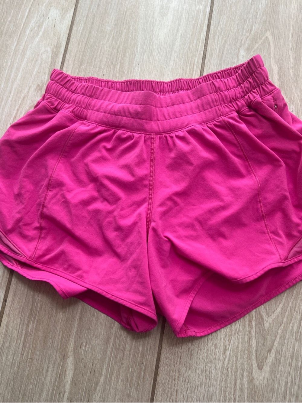 lululemon athletica sonic pink hotty hot size 6 4” mid rise